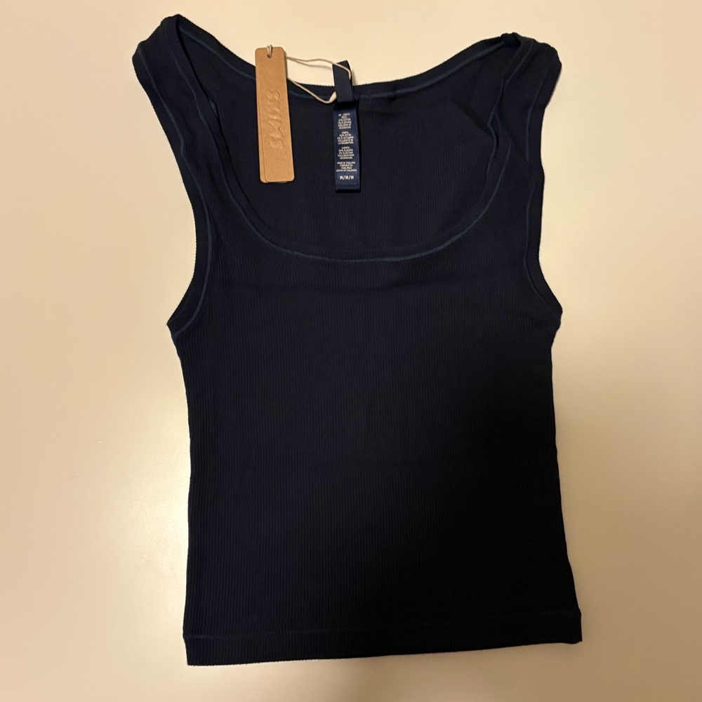 Skims Navy Tank